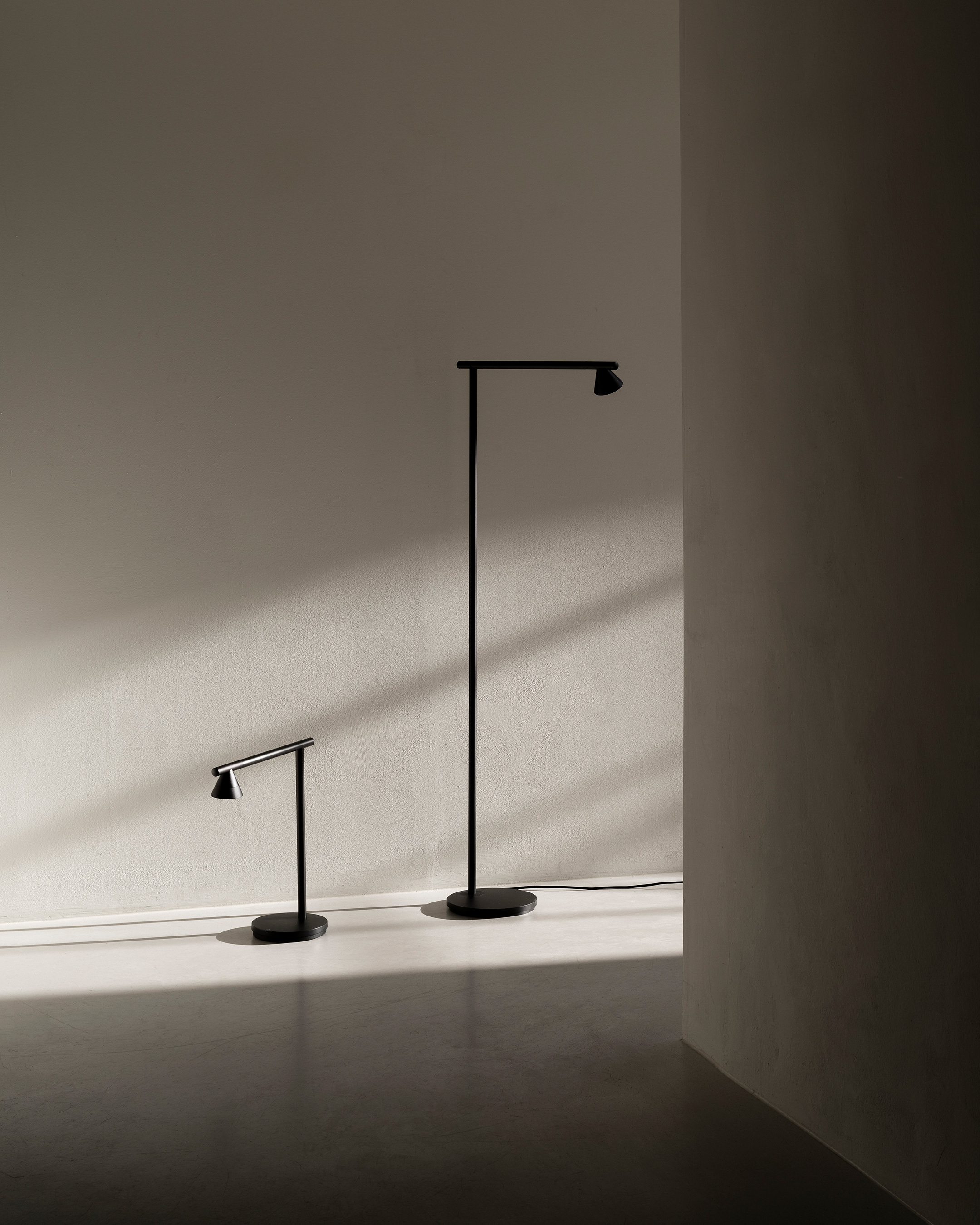 PROBE Floor Stand 1Color