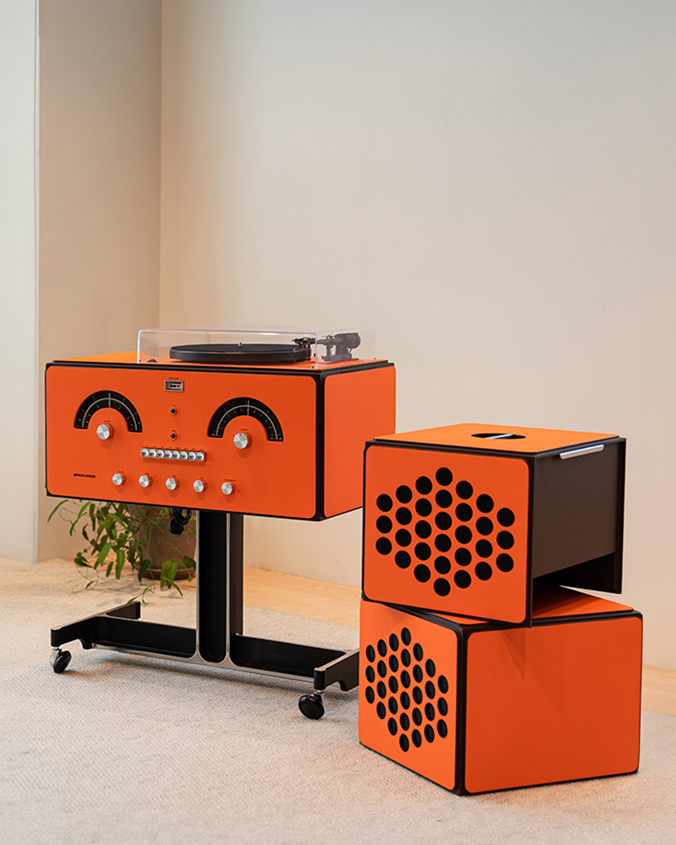RR-226 Radiofonografo Orange